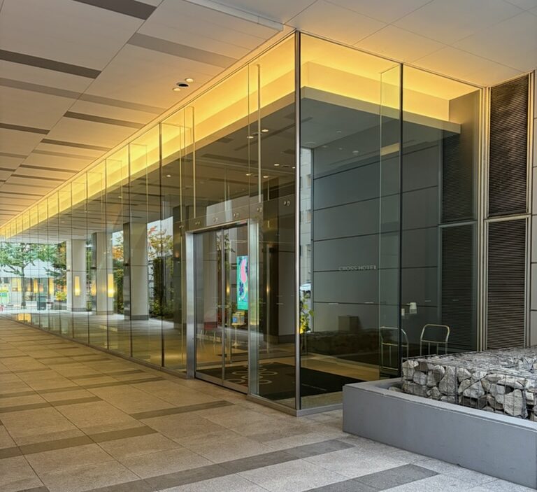 展示 クロスホテル札幌　“地域の裏物語 × アート ×旅”